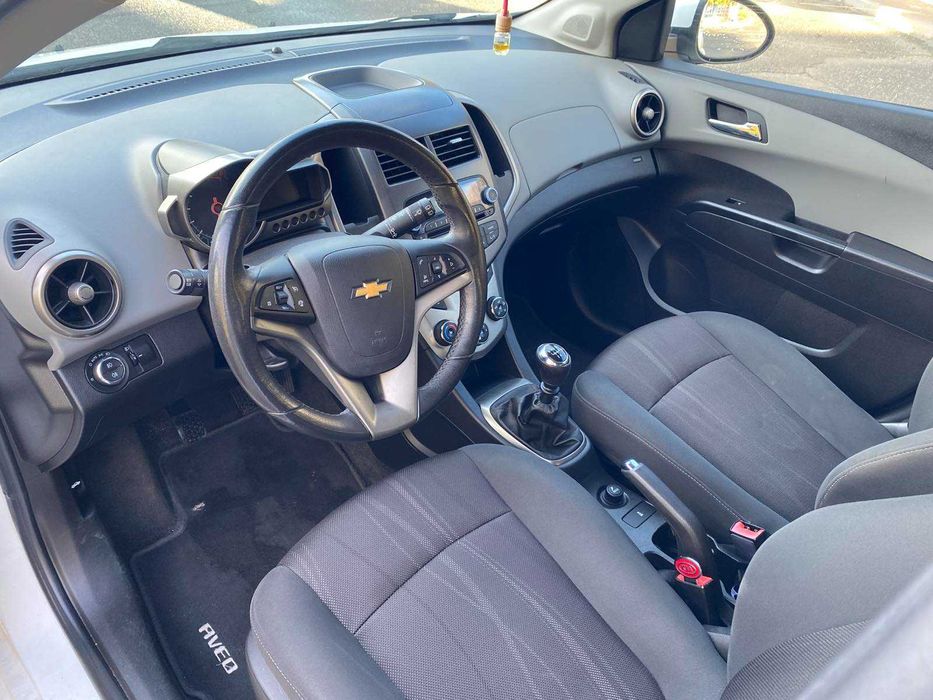 Chevrolet Aveo 2012 року 1.2/бензин