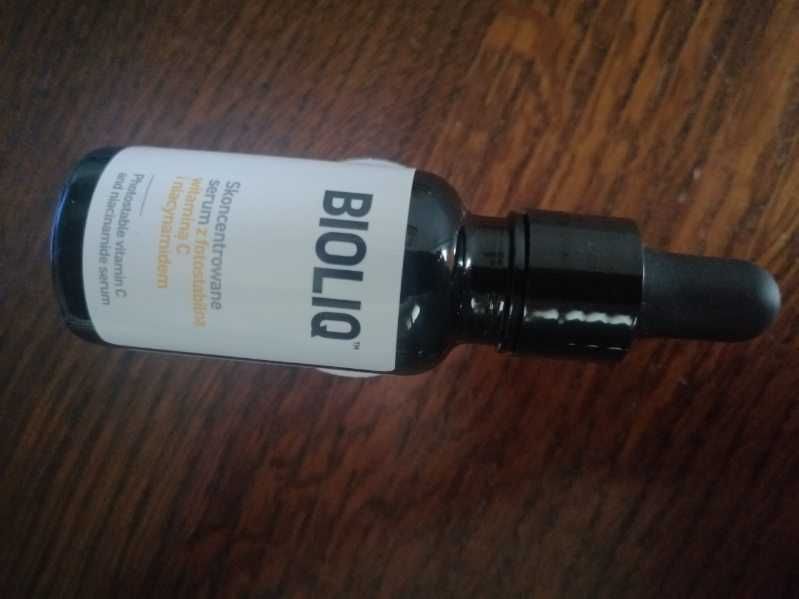 Skoncentrowane serum z fotostabilną witaminą C i niacynamidem 20 ml