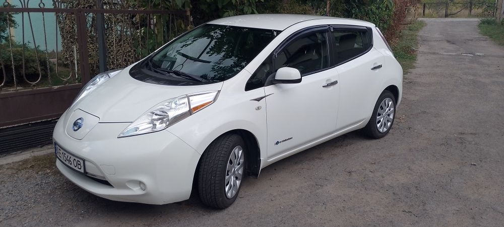 Далекобійний Nissan leaf з батарею 46кВт.