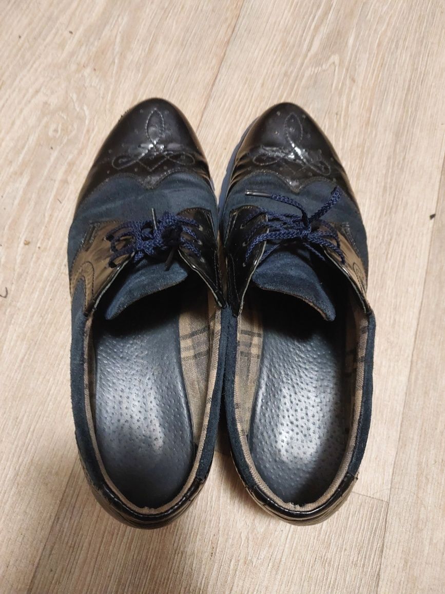 Продам туфли женские 40 р. На шнурках синие