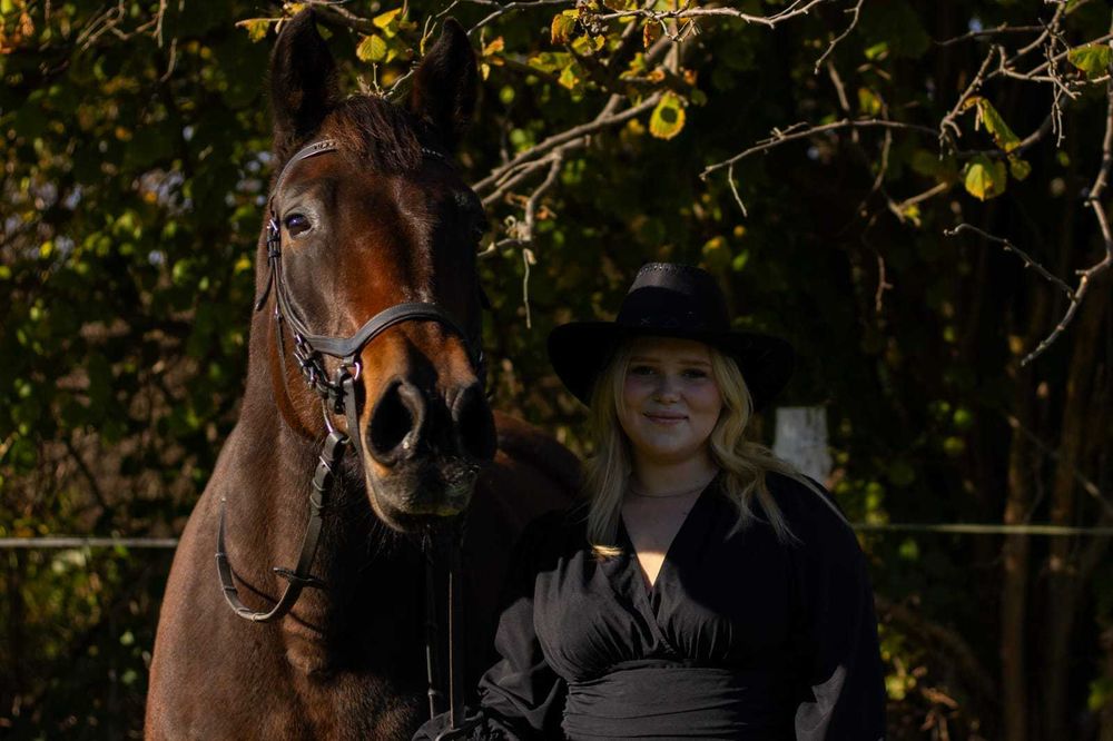 Klacz pogrubiana, lubi skakać