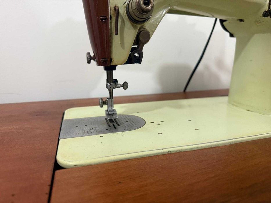 Maquina de Costura Singer