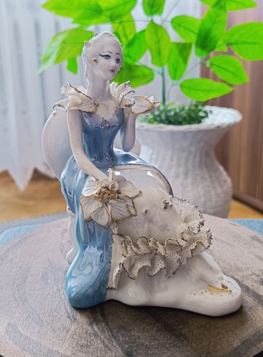 Kobieta dama na krześle porcelana zabytkowa ARPO Rumunia PRL Vintage