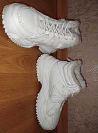 Кросівки білі зимні