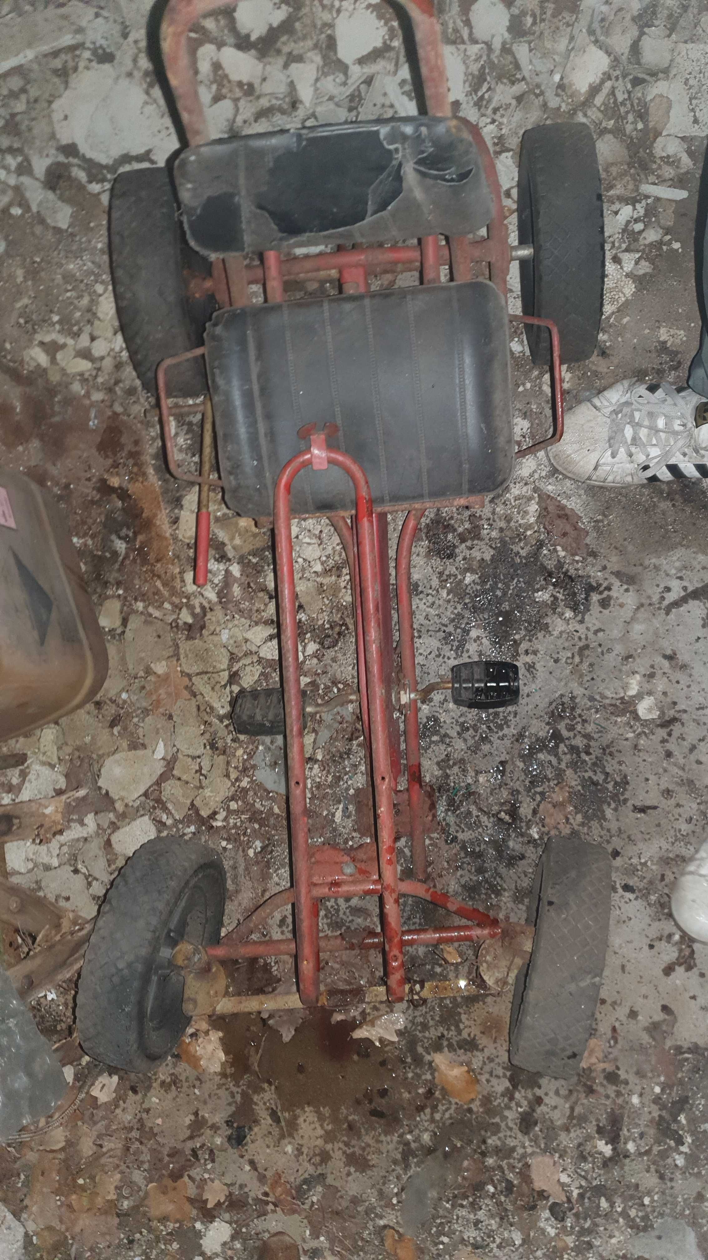 Samochód rowerek na pedały dziecięcy PRL metalowy czerwony gokart