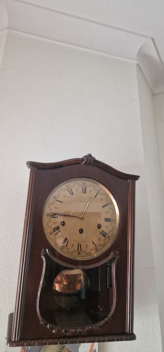 Relogio muito antigo todo restaurado por profissional  nesta area.