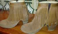 Botas em pele com franjas