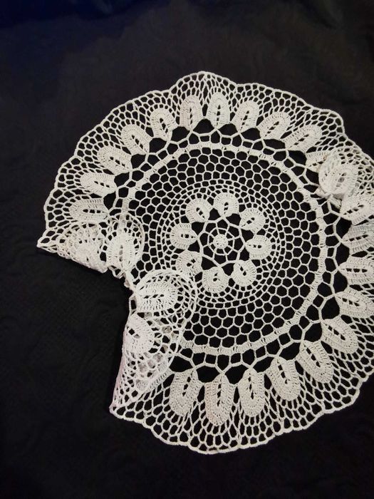 Ręcznie robina serwetka do koszyczka