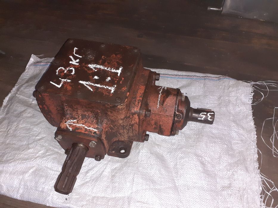 Редуктор угловой сельхозтехники.