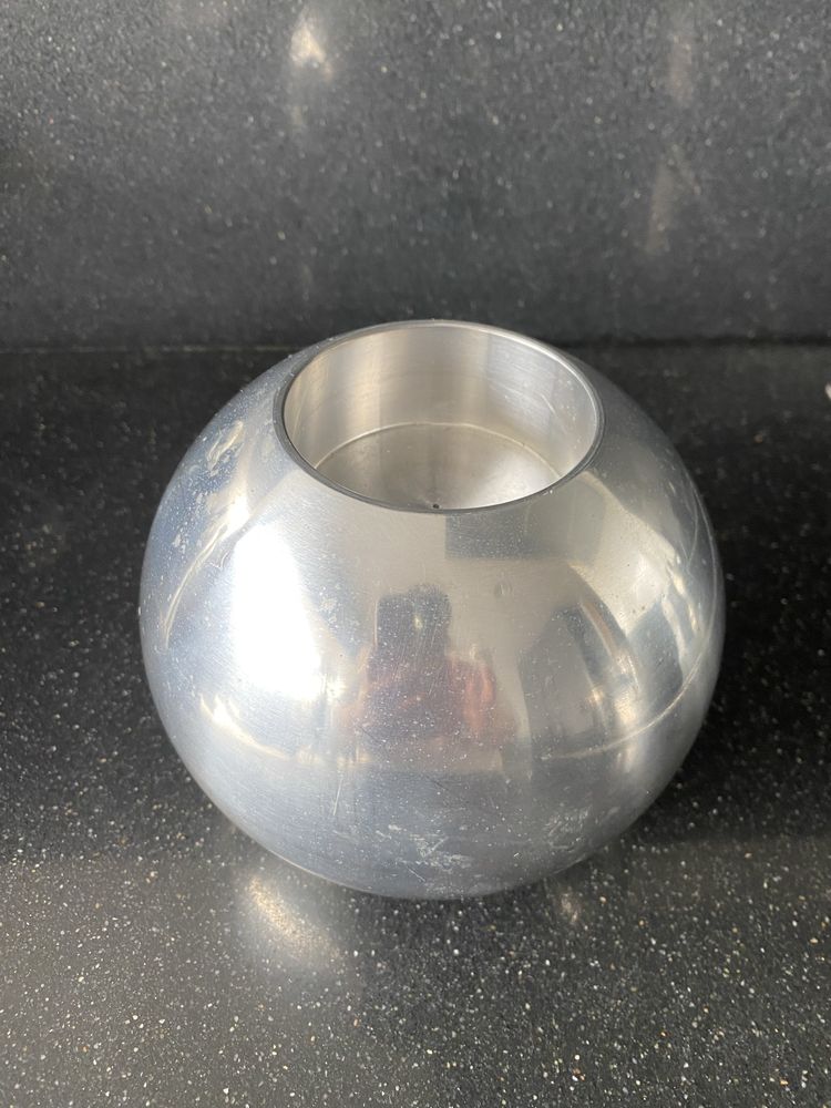 Base para vela em metal prateado