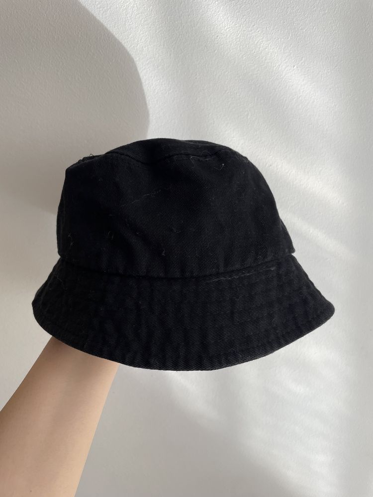 Dwa kapelusze, czapki bucket hat