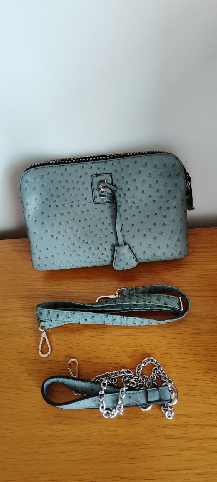 Pochete azul turquesa com alças removíveis