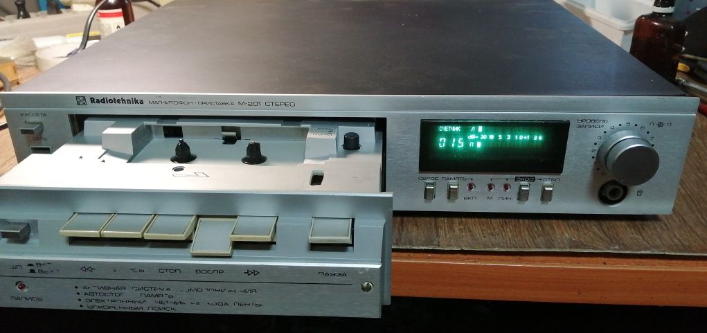 Магнитофон Радиотехника М-201.