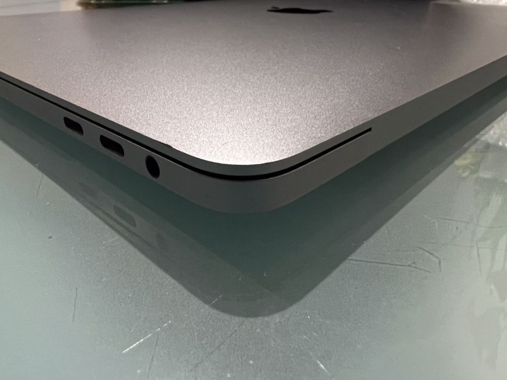 Macbook Pro 13 2016 touchbar 4x i5 2.9 8gb ram 256 gb SSD