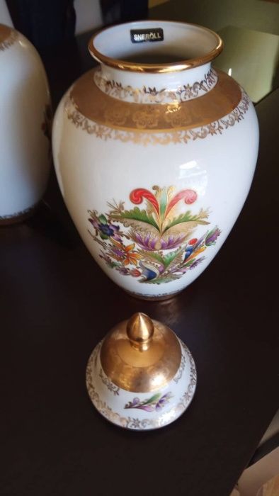 Peça Decorativa de Porcelana pintada à mão com ouro e platina