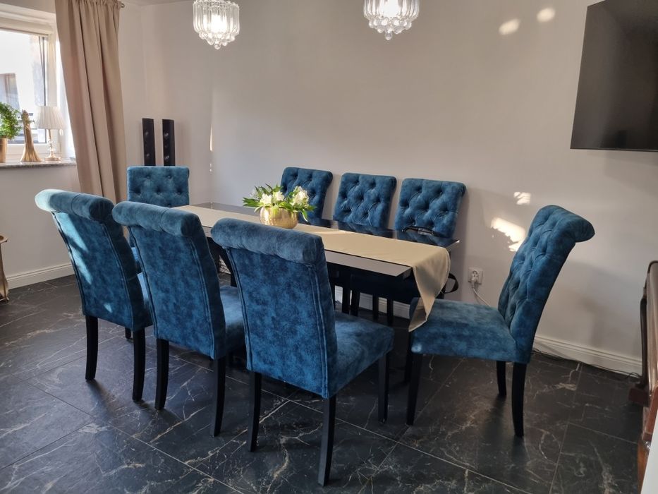 Naroznik i krzesła piękny komplet