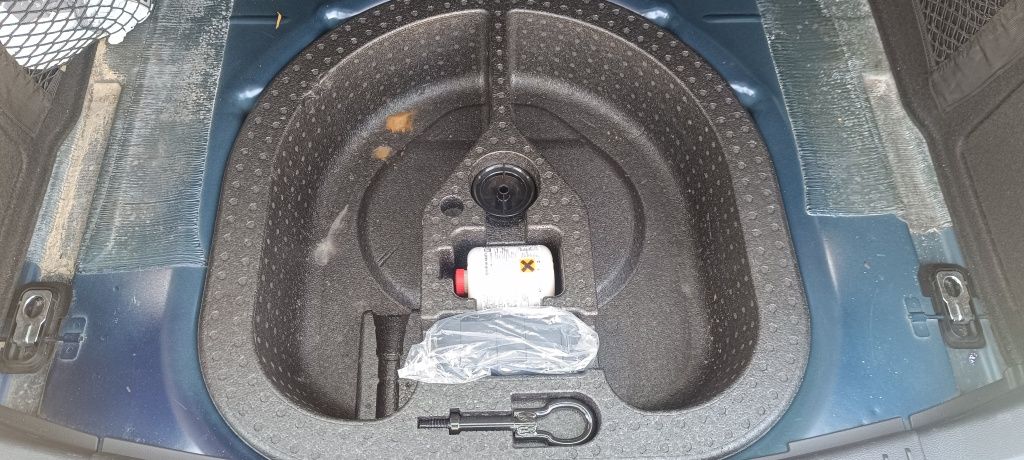 [Ford Focus] Preenchimento Roda Suplente kit reparação