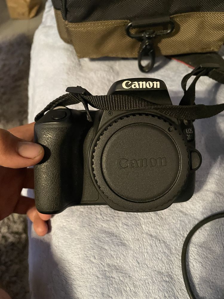 Canon eos 200D como nova
