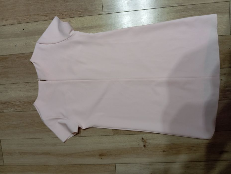 Pudrowo różowa sukienka wieczorowa elegancka