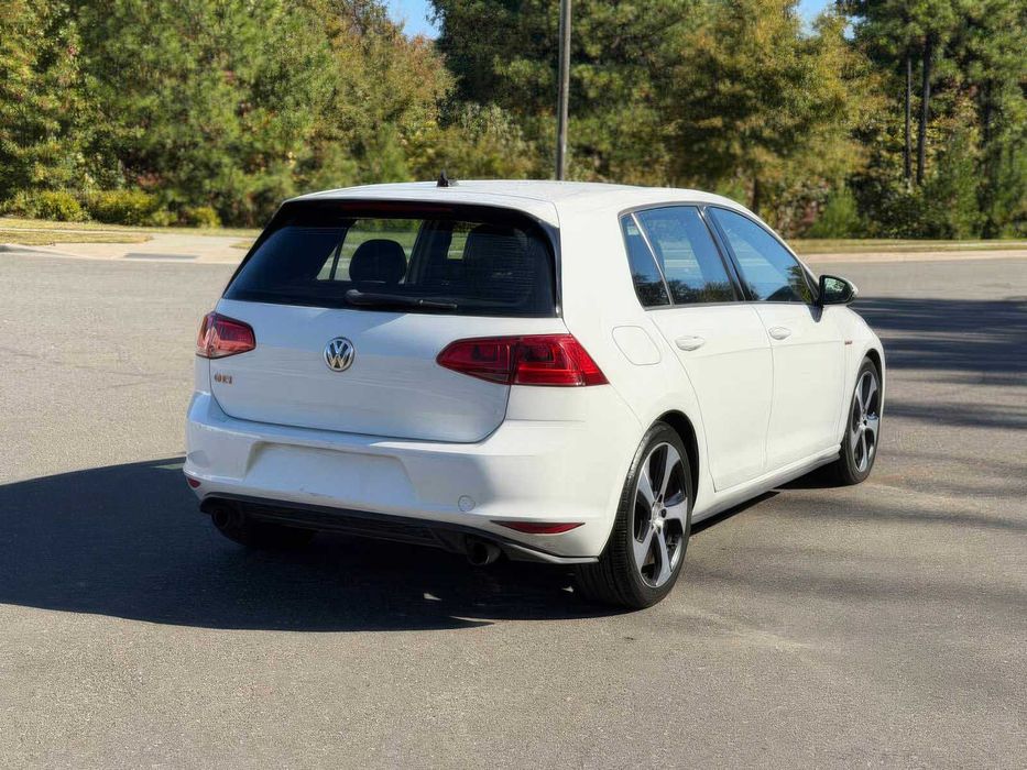 Volkswagen Golf      2017