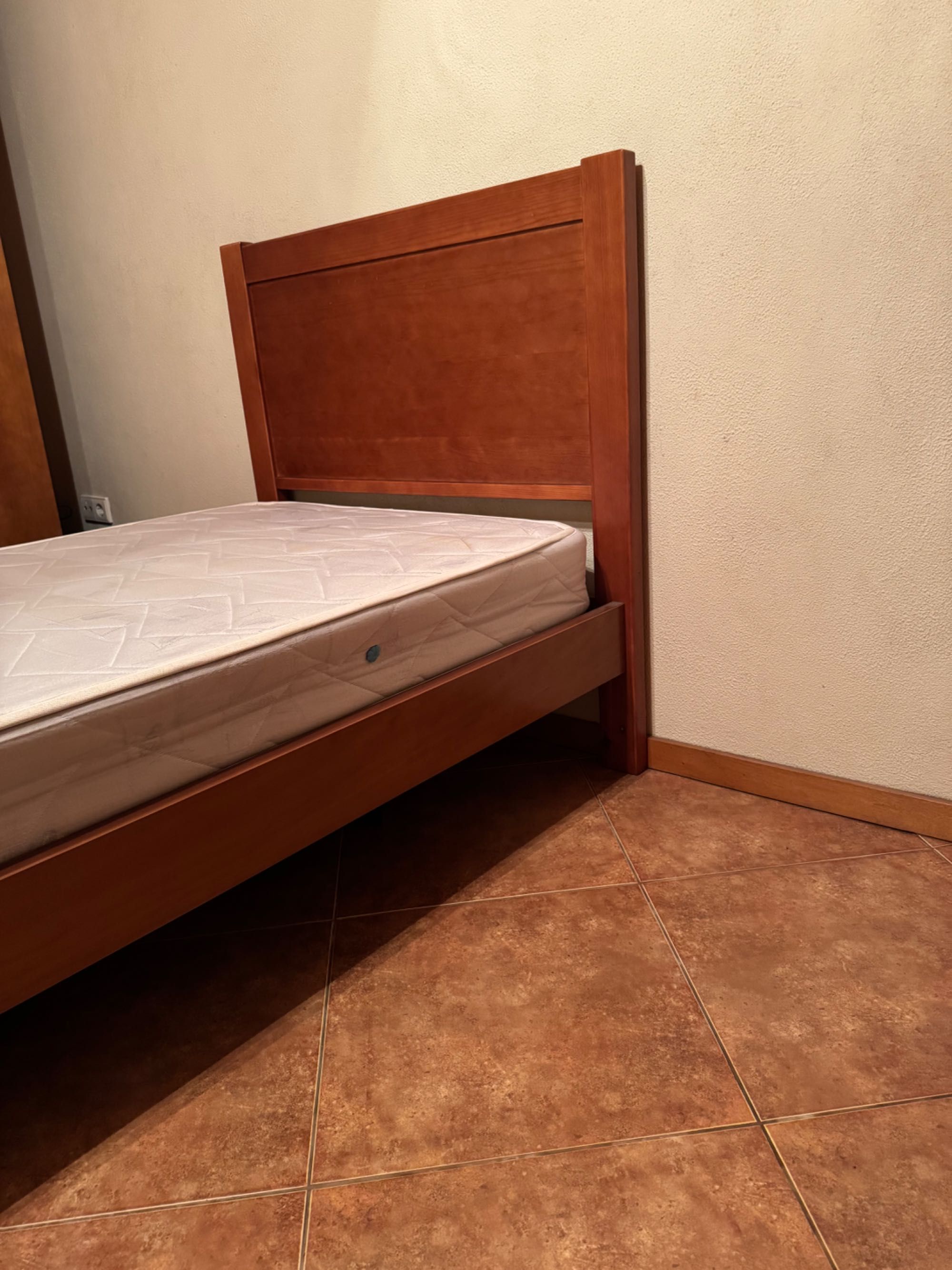 Cama de solteiro + colchão