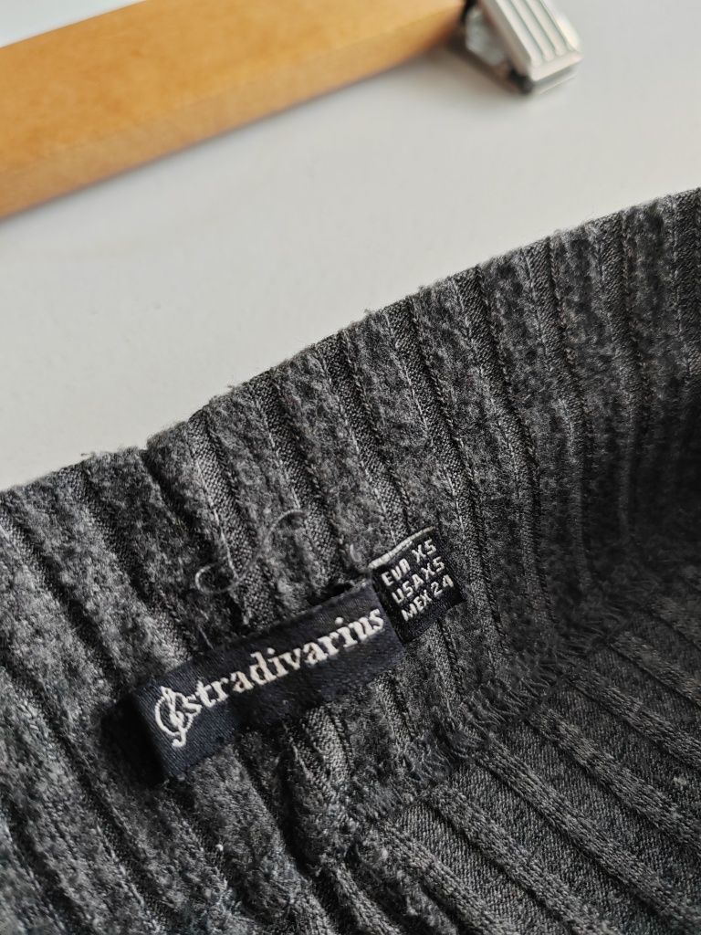 Prążkowane spodnie szeroka nogawka Stradivarius wysoki stan