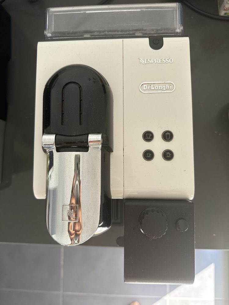 Maquina de cafe capsulas Nespresso Delongui
