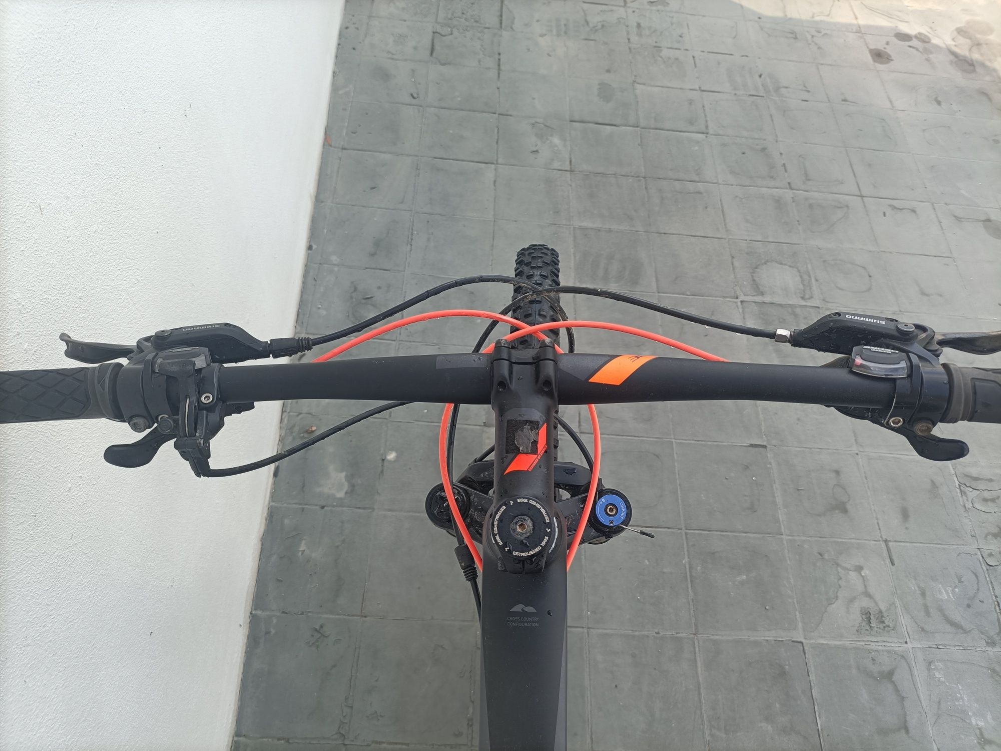 Bicicleta Cube Reaction Pro 29.