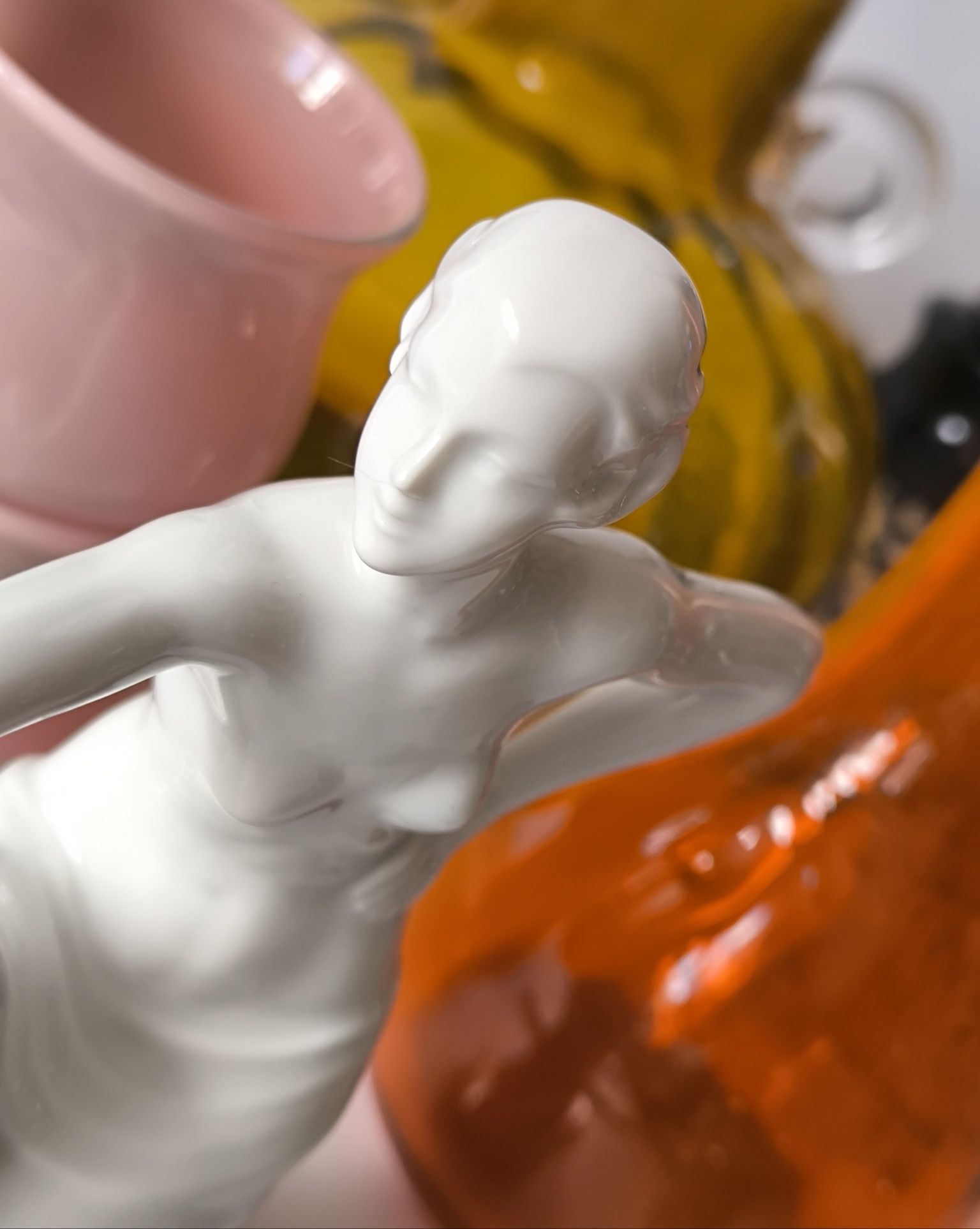 Figurka Art Deco kobieta z kulą Volkstedt Turyngia piękna porcelana