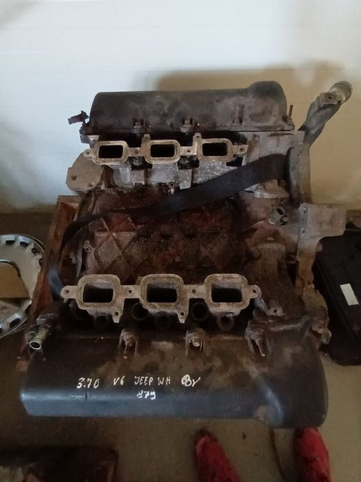 Silnik na części głowica, tłoki, miska jeep Grand Cherokee WK 3.7 L V6