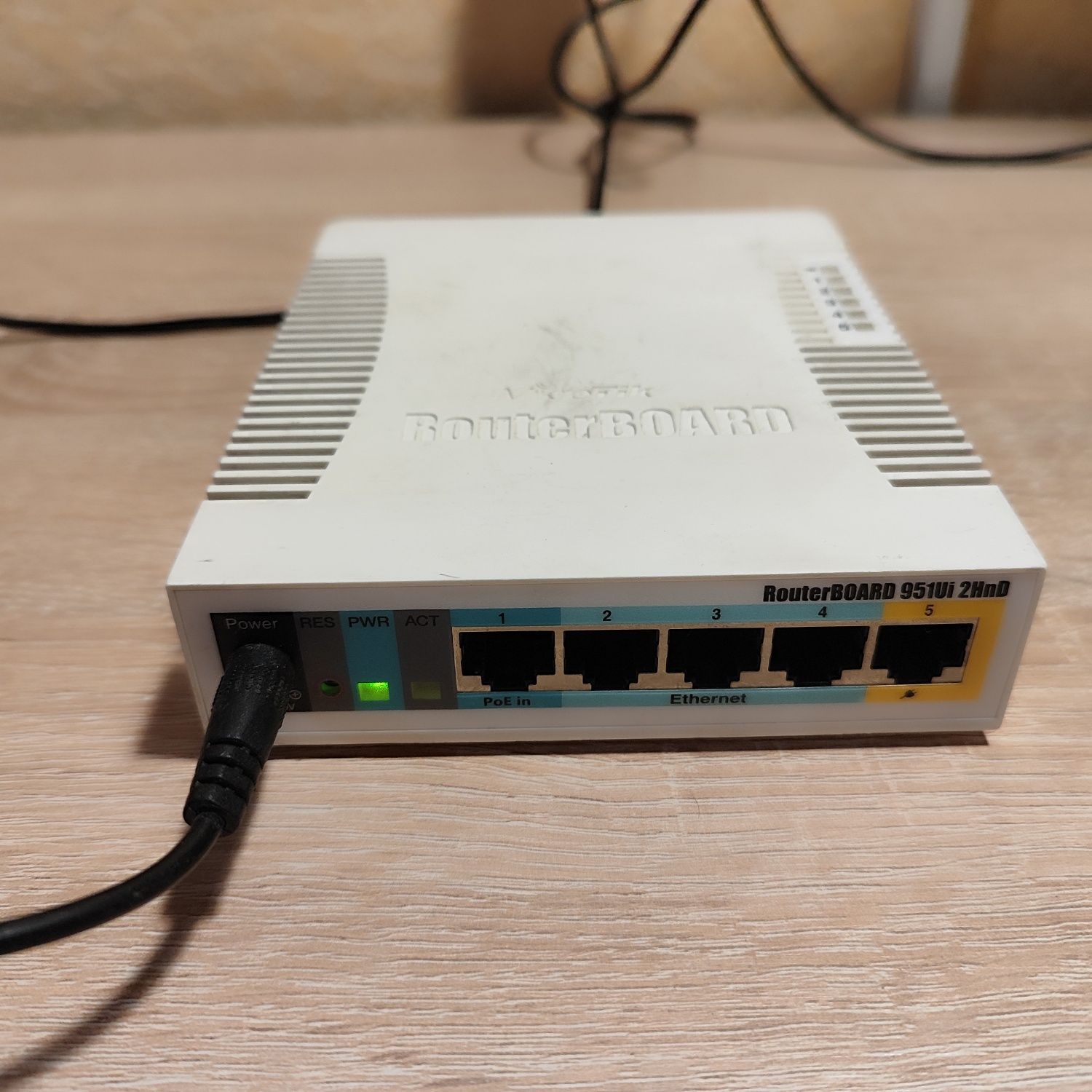 MikroTik RB951Ui-2HnD
