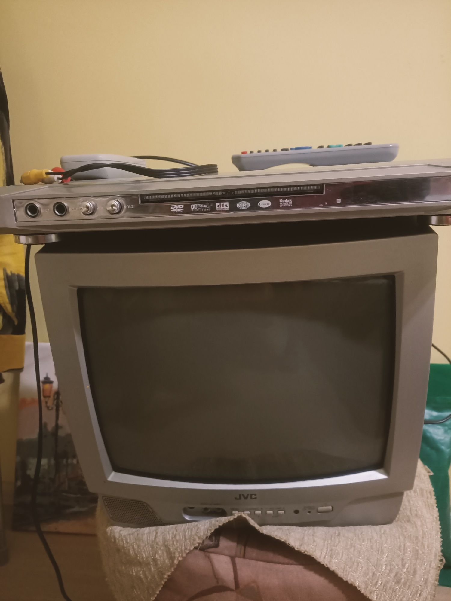 Телевизор JVC,  в робочому стані, DVD player Globus.