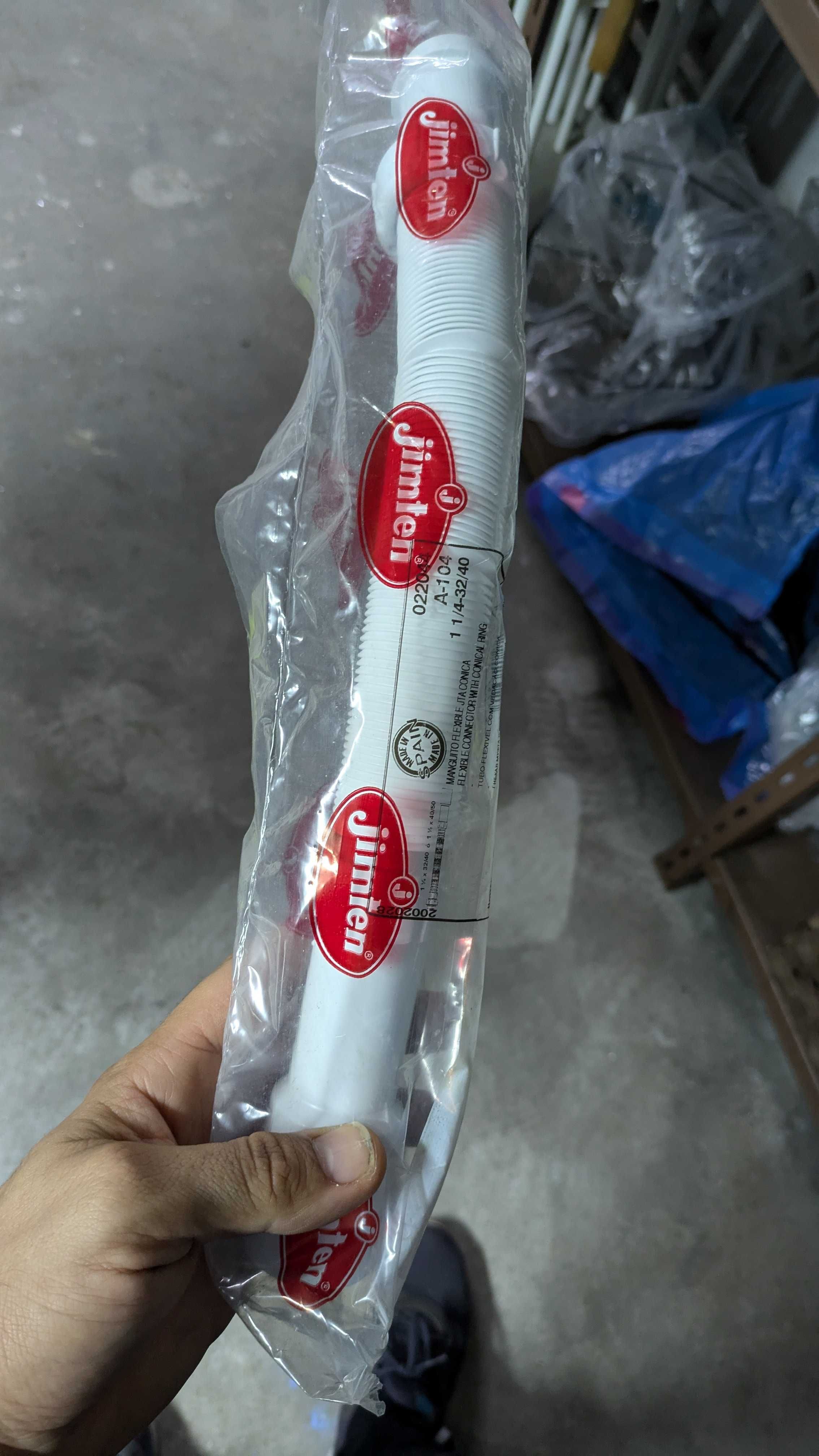 Tubo flexível com vedação cónica