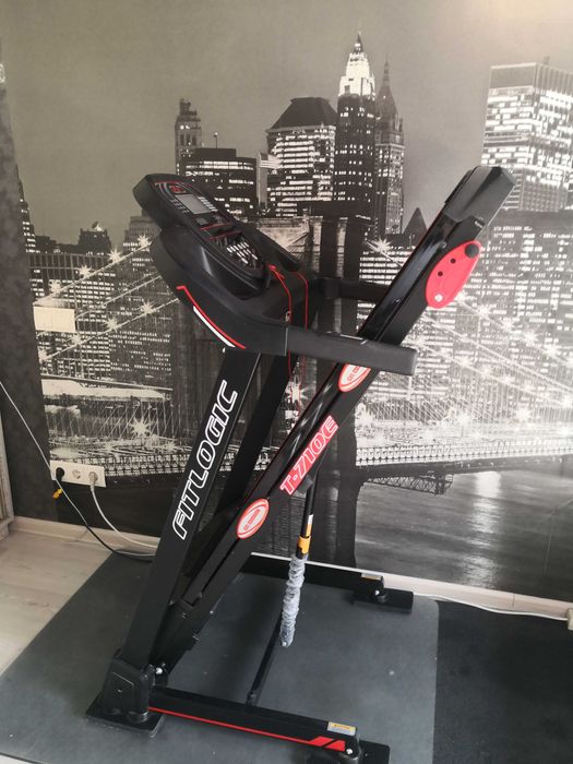 Бігова доріжка FitLogic Т710Е Орбітрек
