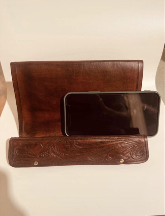 Suporte de Tablet em Couro