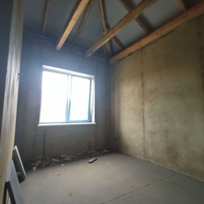 Продаж  будинку 105 кв. м з опаленням і ділянкою на 5 соток