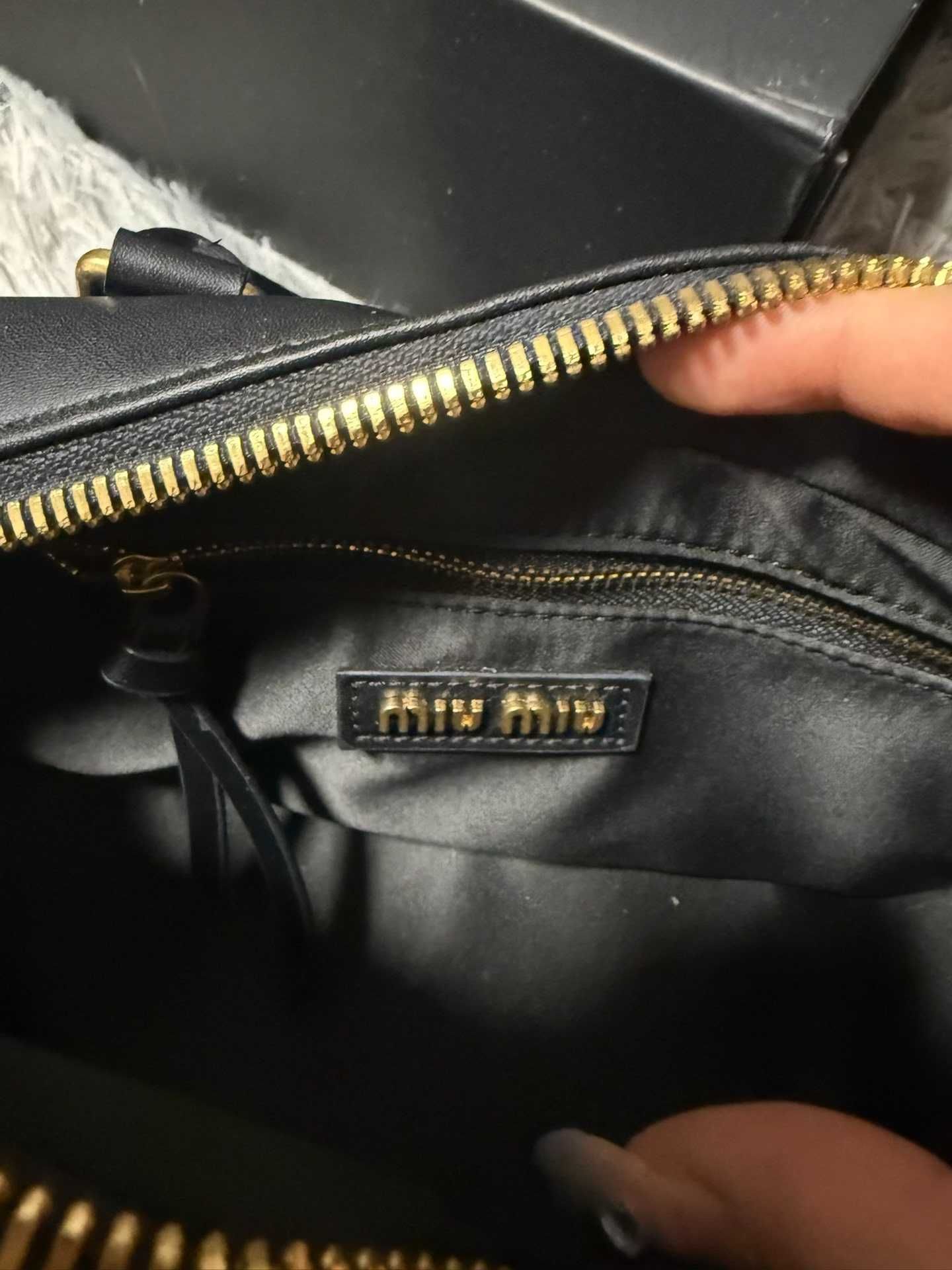 Torebka Miu Miu czarna - must-have sezonu w stylowej odsłonie