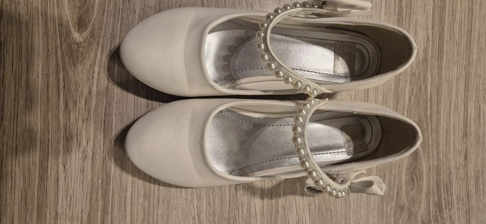 Buty białe komunijne z perełkami rozmiar 38