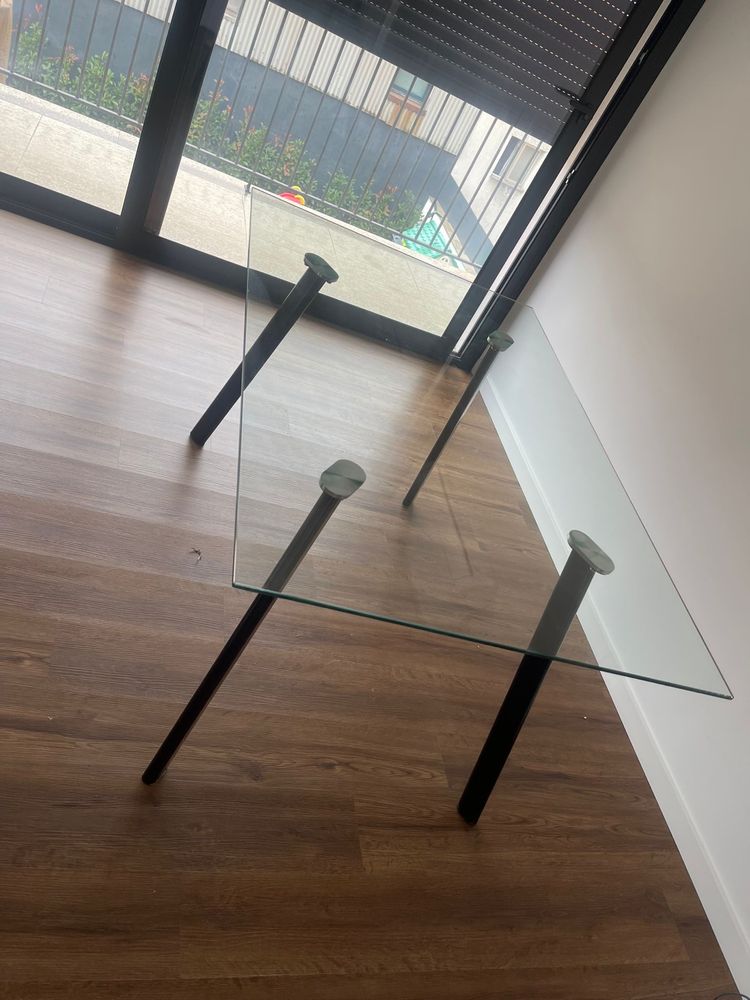 Mesa de jantar de vidro