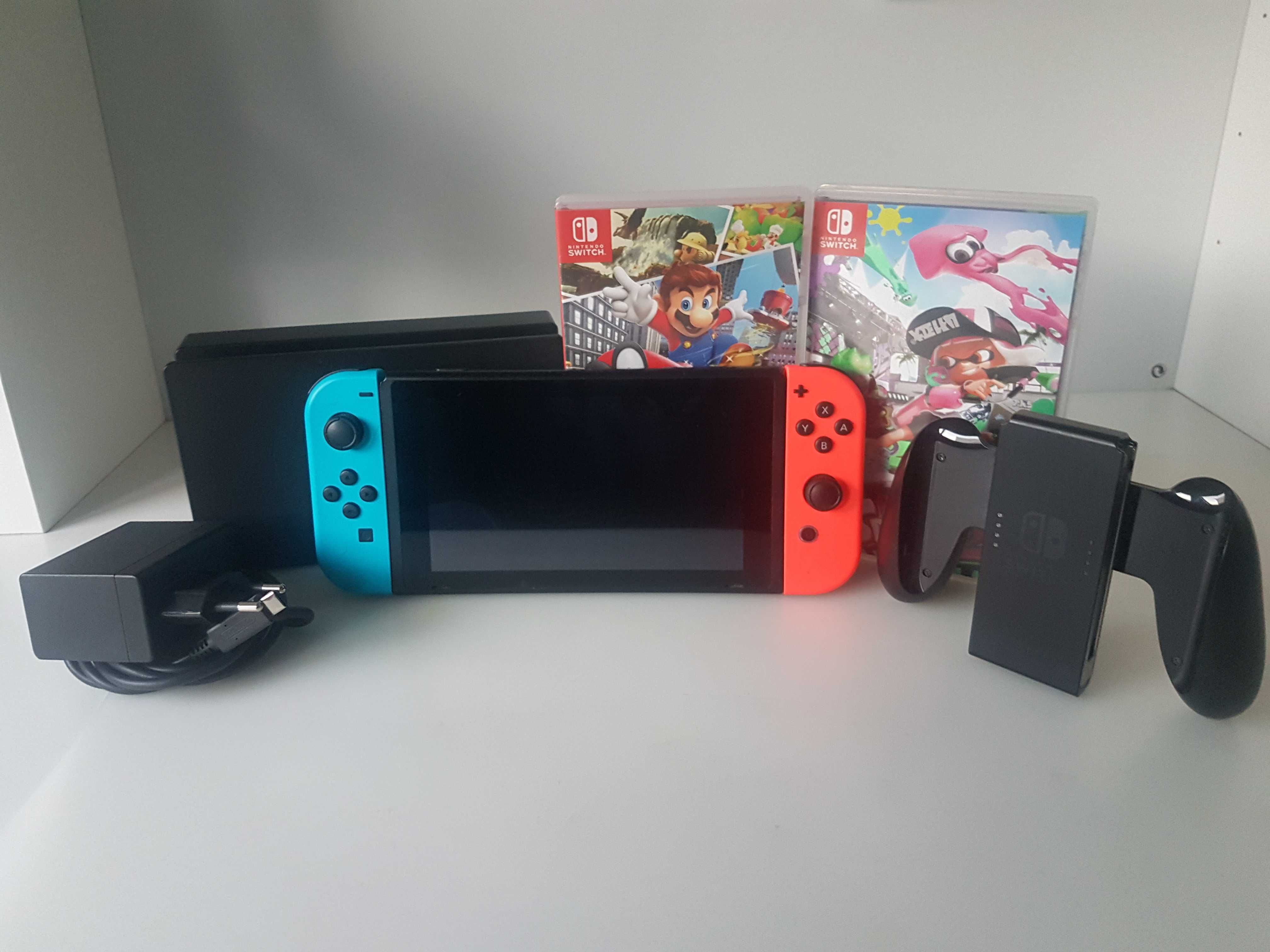 Oportunidade! Nitendo Switch V2 32GB com pouco uso + 02 jogos novos.