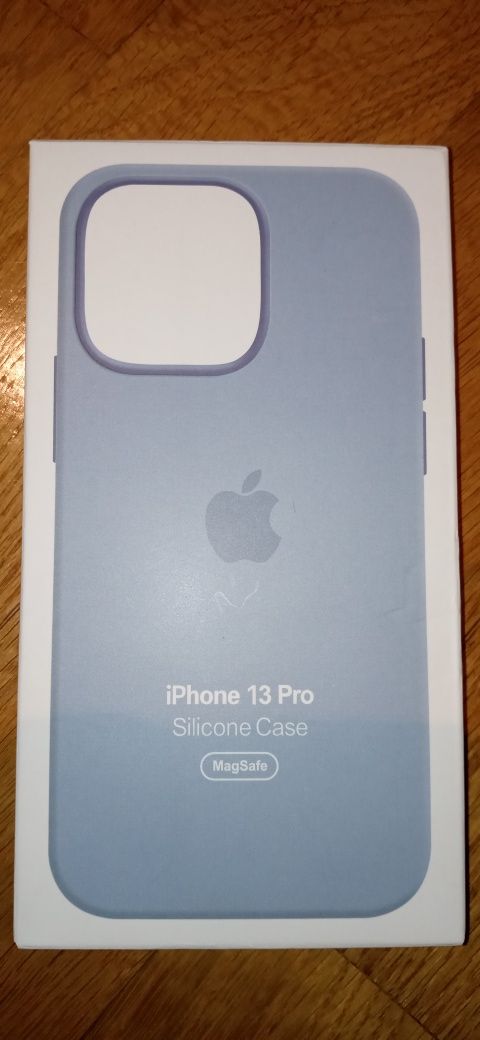 Чохол Silicone Case для iPhone з технологією MagSafe.