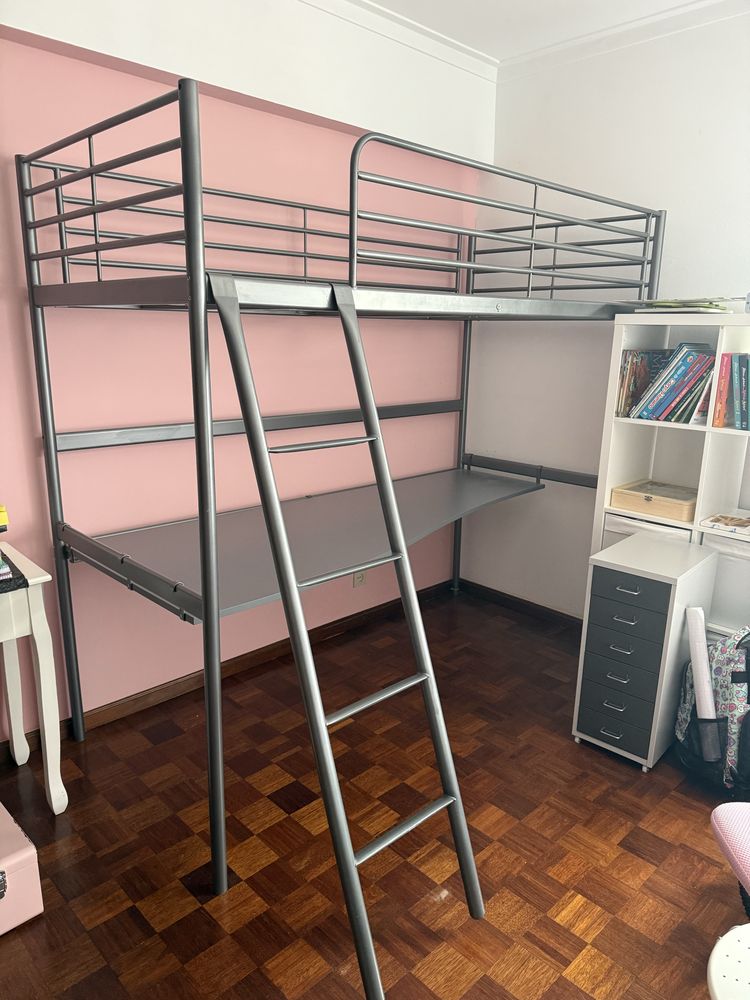 Cama com secretaria