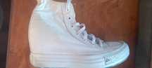 Ténis Converse compensados