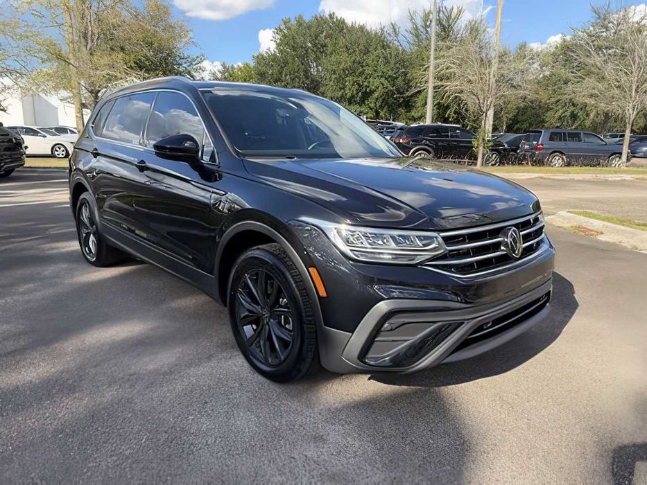 Volkswagen Tiguan      2022