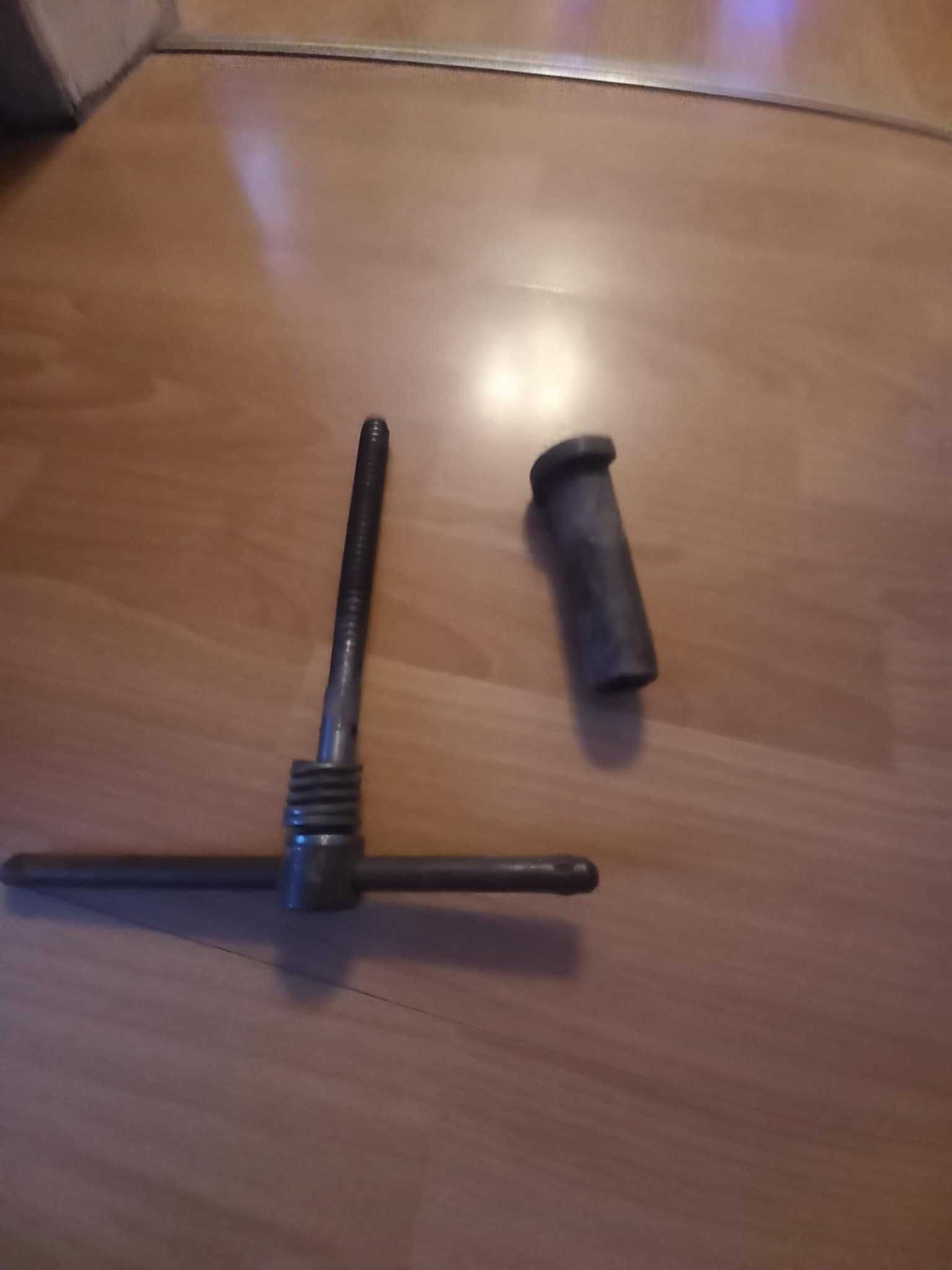 Śruba plus nakrętka do imadła z czasów PRL