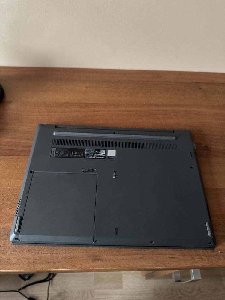 Laptop lenovo V330 -14IKB