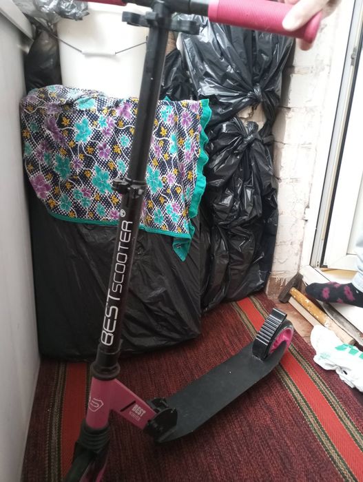 Самокат б/у для дівчинки