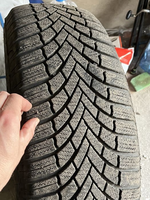 Зимова  Bridgestone Blizzak LM005 235/65 R18