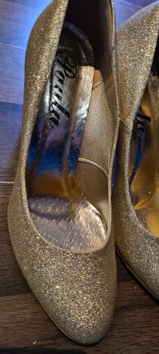 Śliczne  zlote szpilki na szerokim obcasie rozmiar 39 Paula