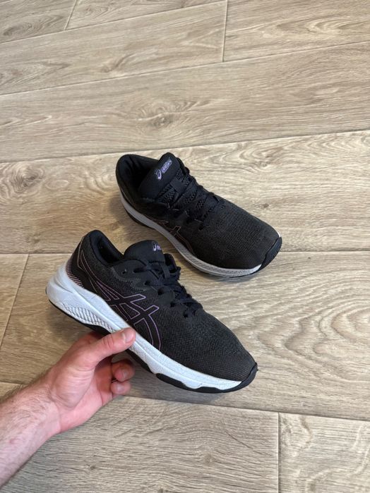Кросівки asics для зала
